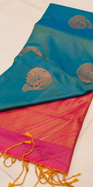 contrast blouse for sky blue silk saree